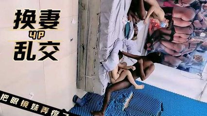 换妻4P乱交 被老外粗暴的硬上弓，可爱眼镜妹被黑人黑鸡巴粗暴抽插玩弄疼哭了！ - 18j.tv